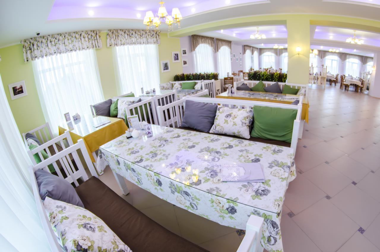 Vitapark Sonyachnyy Provans Satanov Exterior photo